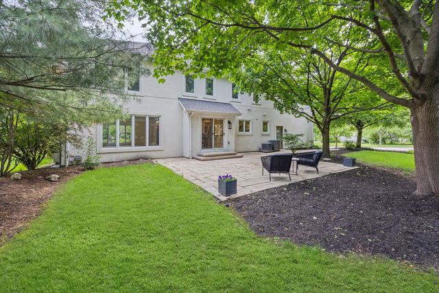 211 Millcreek Lane, Naperville, IL 60540