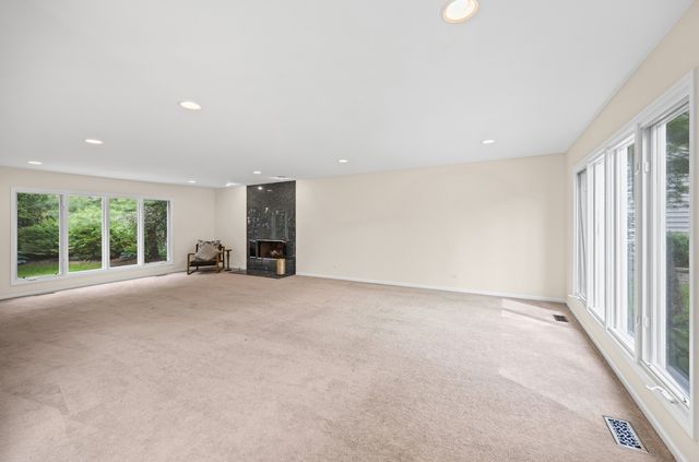 211 Millcreek Lane, Naperville, IL 60540