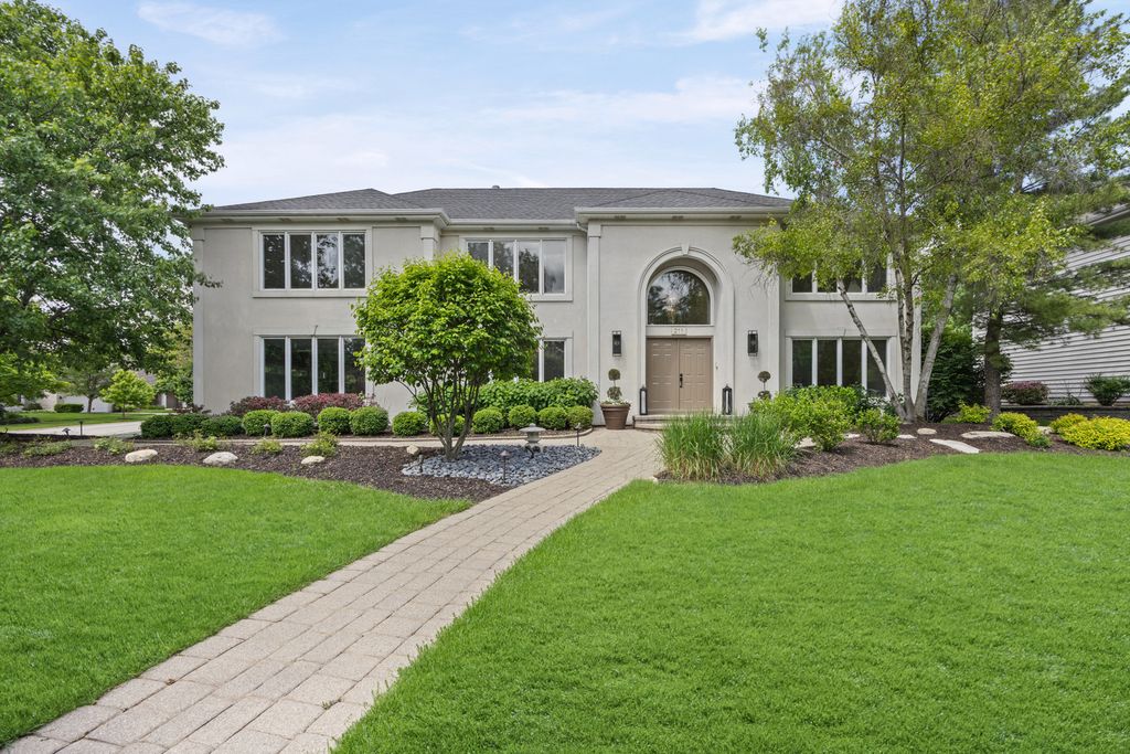 211 Millcreek Lane, Naperville, IL 60540