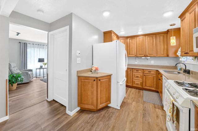 234 W La Salle Avenue, Mishawaka, IN 46545