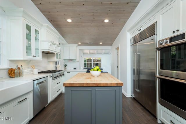 2042 Los Amigos Street, La Canada Flintridge, CA 91011