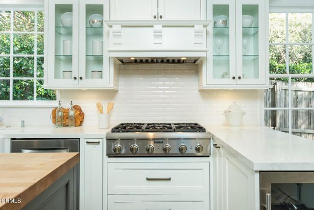 2042 Los Amigos Street, La Canada Flintridge, CA 91011