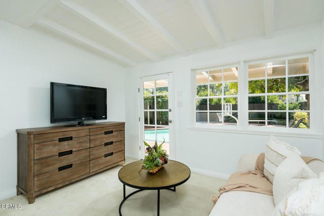 2042 Los Amigos Street, La Canada Flintridge, CA 91011