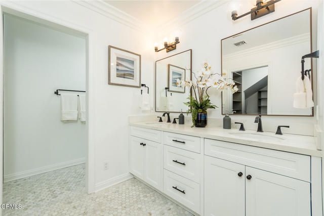 2042 Los Amigos Street, La Canada Flintridge, CA 91011