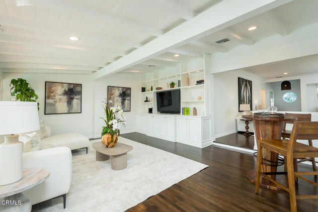 2042 Los Amigos Street, La Canada Flintridge, CA 91011