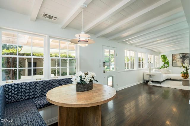 2042 Los Amigos Street, La Canada Flintridge, CA 91011