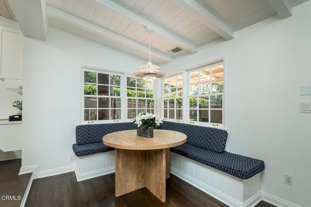 2042 Los Amigos Street, La Canada Flintridge, CA 91011