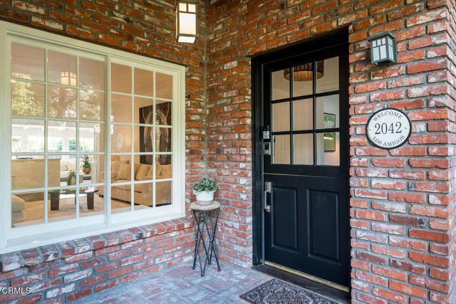 2042 Los Amigos Street, La Canada Flintridge, CA 91011