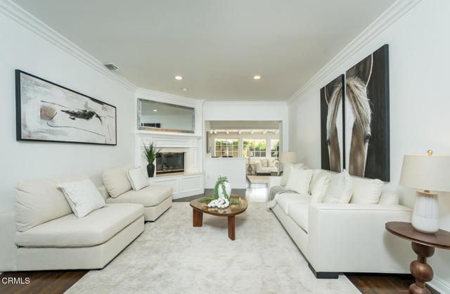 2042 Los Amigos Street, La Canada Flintridge, CA 91011