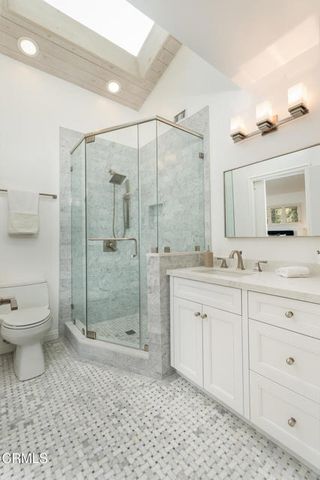 2042 Los Amigos Street, La Canada Flintridge, CA 91011