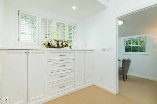 2042 Los Amigos Street, La Canada Flintridge, CA 91011