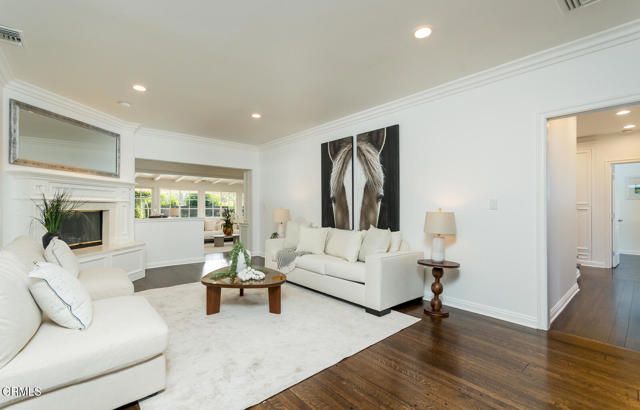 2042 Los Amigos Street, La Canada Flintridge, CA 91011