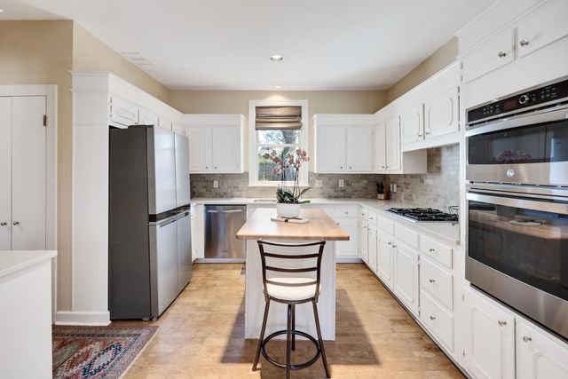 404 WILLIAMSBURG LN, Memphis, TN 38117