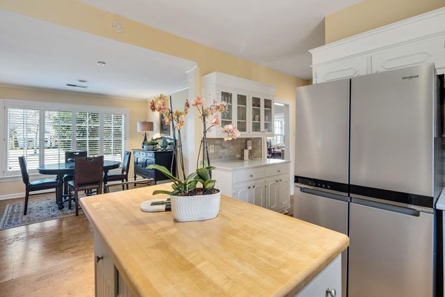 404 WILLIAMSBURG LN, Memphis, TN 38117