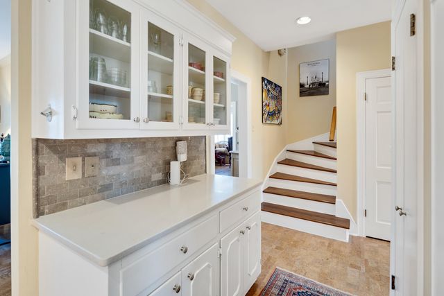 404 WILLIAMSBURG LN, Memphis, TN 38117