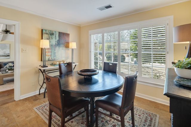 404 WILLIAMSBURG LN, Memphis, TN 38117