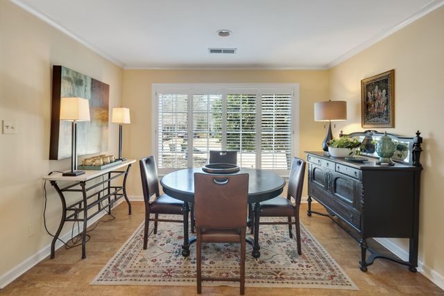 404 WILLIAMSBURG LN, Memphis, TN 38117