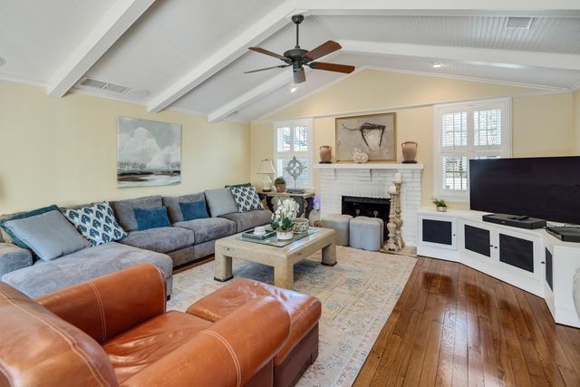 404 WILLIAMSBURG LN, Memphis, TN 38117