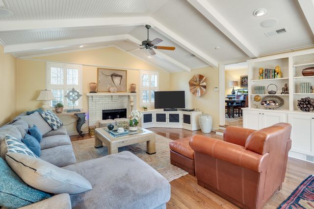 404 WILLIAMSBURG LN, Memphis, TN 38117