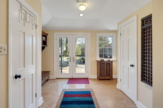 404 WILLIAMSBURG LN, Memphis, TN 38117