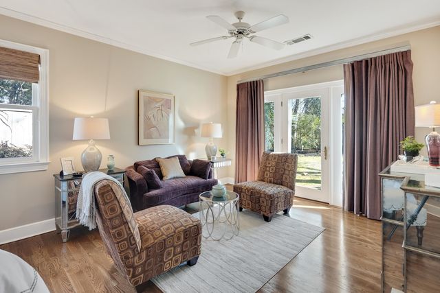 404 WILLIAMSBURG LN, Memphis, TN 38117