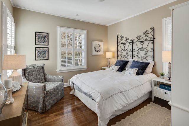 404 WILLIAMSBURG LN, Memphis, TN 38117