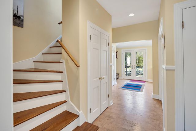 404 WILLIAMSBURG LN, Memphis, TN 38117