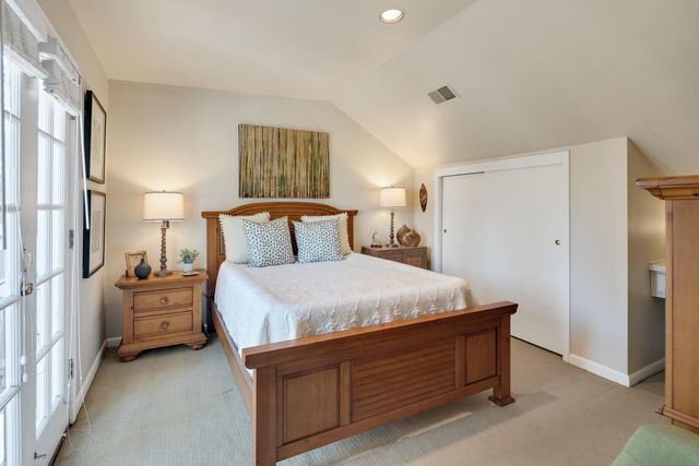 404 WILLIAMSBURG LN, Memphis, TN 38117