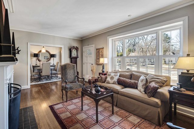 404 WILLIAMSBURG LN, Memphis, TN 38117