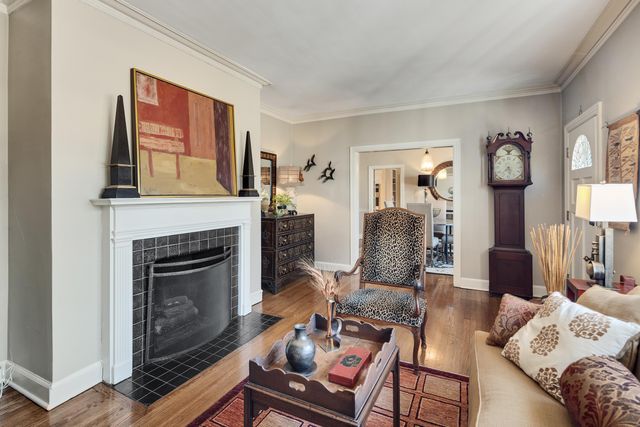 404 WILLIAMSBURG LN, Memphis, TN 38117