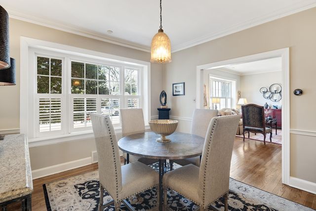 404 WILLIAMSBURG LN, Memphis, TN 38117