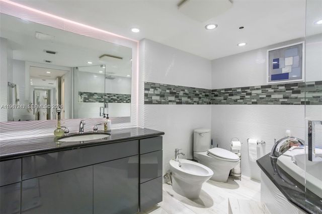 300 Three Islands Blvd PH3A, Hallandale Beach, FL 33009