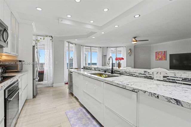 300 Three Islands Blvd PH3A, Hallandale Beach, FL 33009