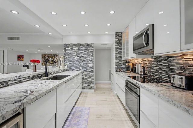 300 Three Islands Blvd PH3A, Hallandale Beach, FL 33009