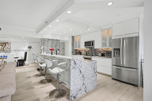 300 Three Islands Blvd PH3A, Hallandale Beach, FL 33009