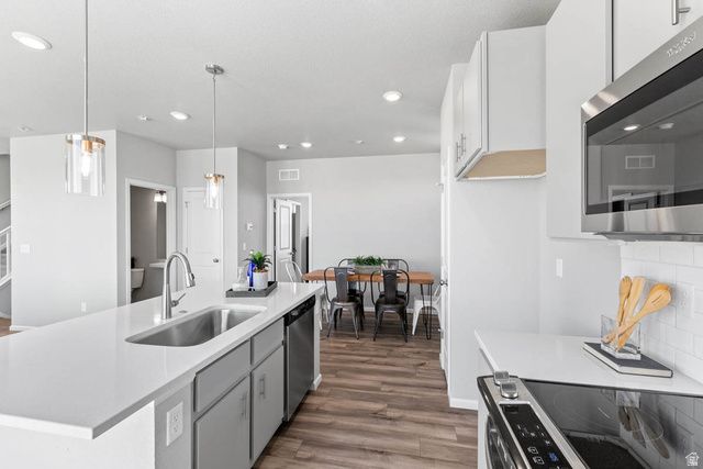 379 E HALLS CREEK RD, Saratoga Springs, UT 84045