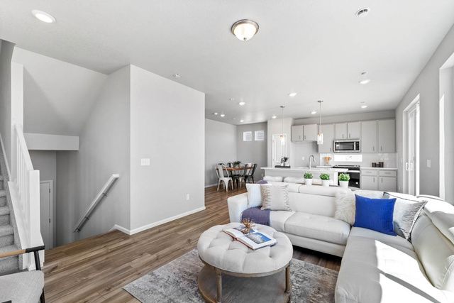379 E HALLS CREEK RD, Saratoga Springs, UT 84045