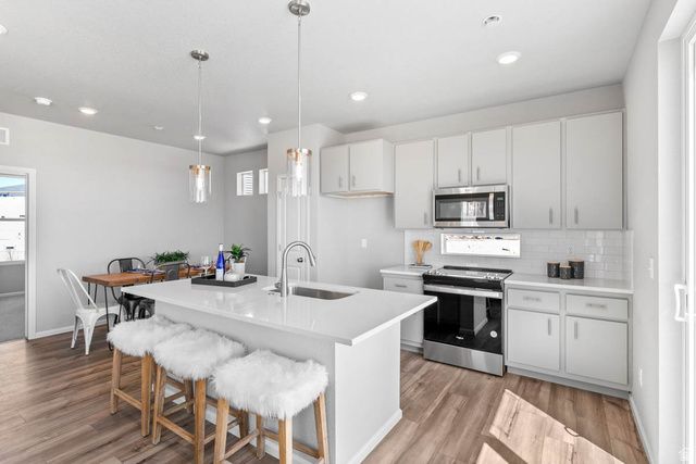 379 E HALLS CREEK RD, Saratoga Springs, UT 84045