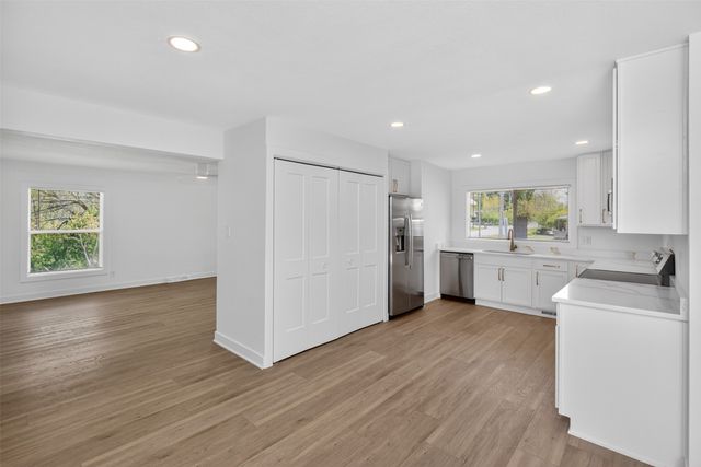 7201 Oak Brook Drive, Urbandale, IA 50322