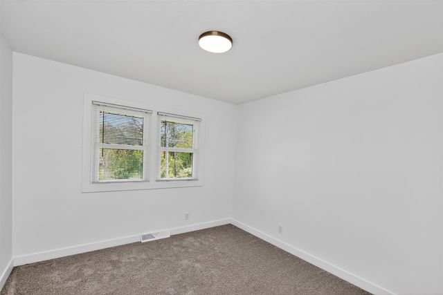 7201 Oak Brook Drive, Urbandale, IA 50322