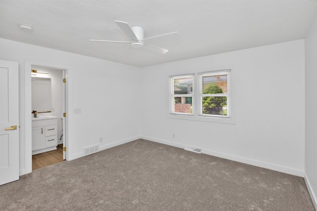 7201 Oak Brook Drive, Urbandale, IA 50322