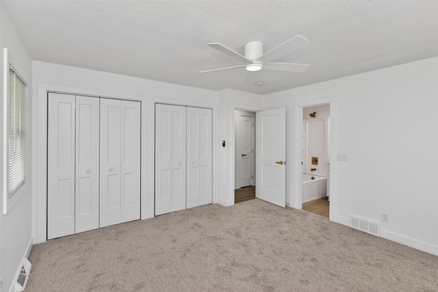 7201 Oak Brook Drive, Urbandale, IA 50322