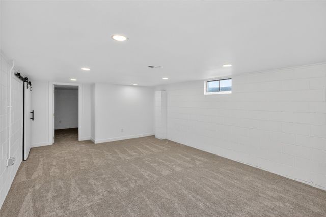7201 Oak Brook Drive, Urbandale, IA 50322