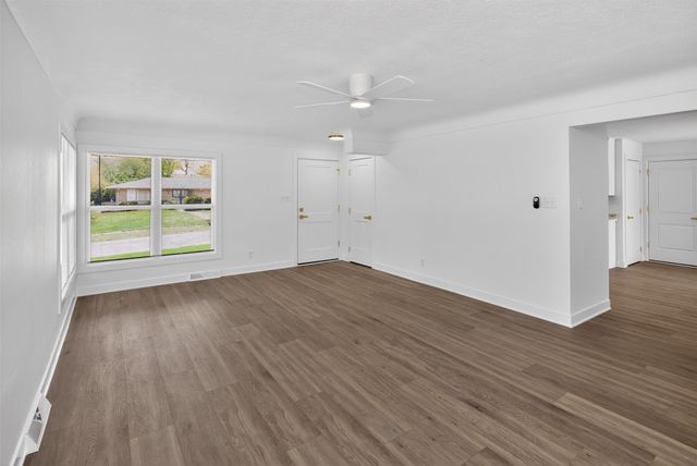 7201 Oak Brook Drive, Urbandale, IA 50322