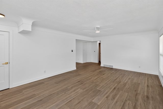 7201 Oak Brook Drive, Urbandale, IA 50322