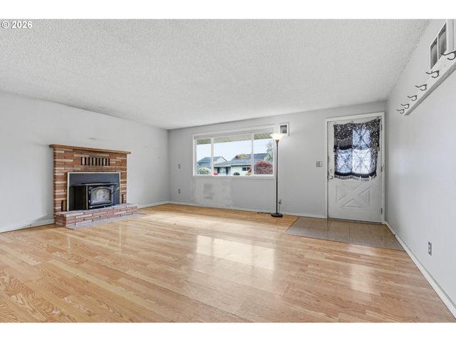 51881 Se 6TH St, Scappoose, OR 97056