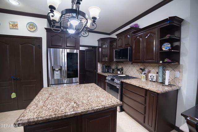 3061 SOLAR POINT Lane, El Paso, TX 79938