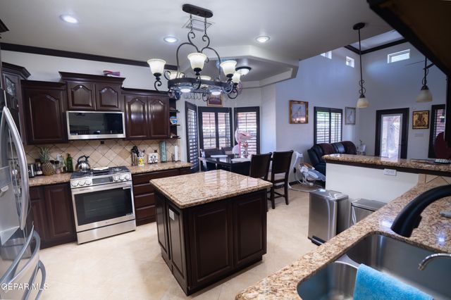 3061 SOLAR POINT Lane, El Paso, TX 79938