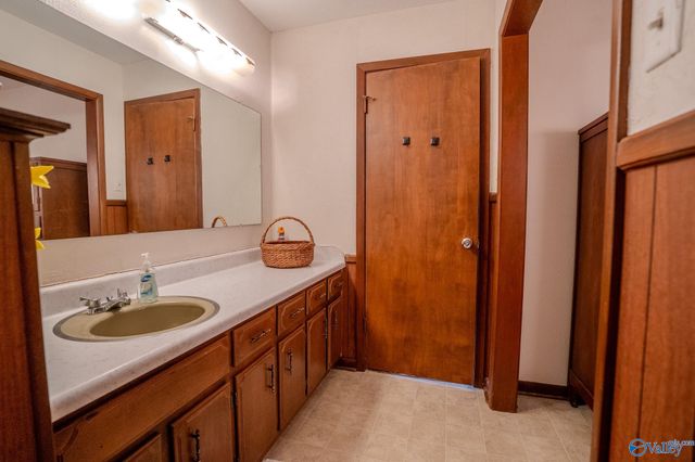 102 Cedar Lane, Moulton, AL 35650