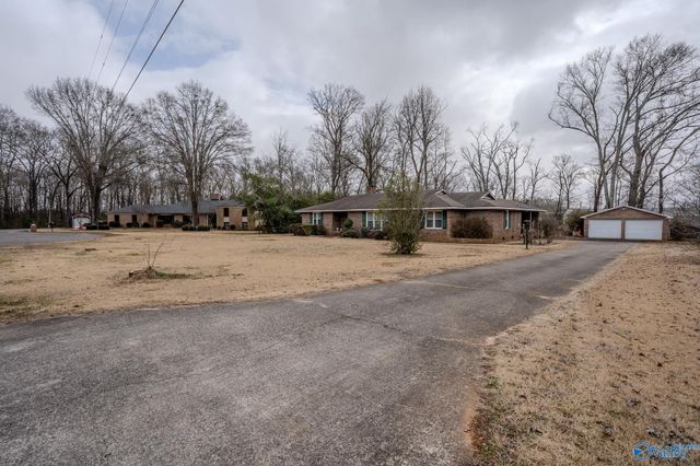 102 Cedar Lane, Moulton, AL 35650